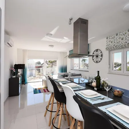 Modern In With Sea Nearby * Vir