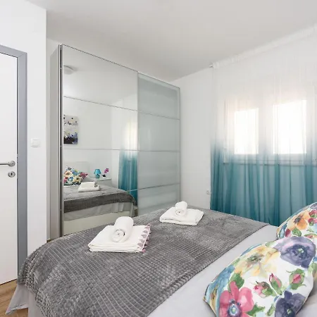 Apartment Modern In With Sea Nearby Vir
